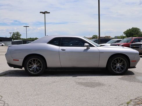 Used 2017 Dodge Challenger R/T RWD image 7