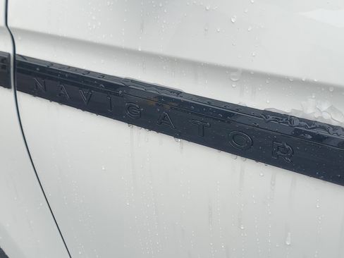 New 2025 Lincoln Navigator L Reserve w/ Jet Appearance Package image 7