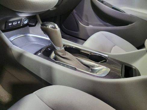 Used 2020 Chevrolet Malibu LT FWD image 26