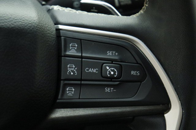 Used 2023 Jeep Grand Cherokee L Limited AWD/4WD image 12