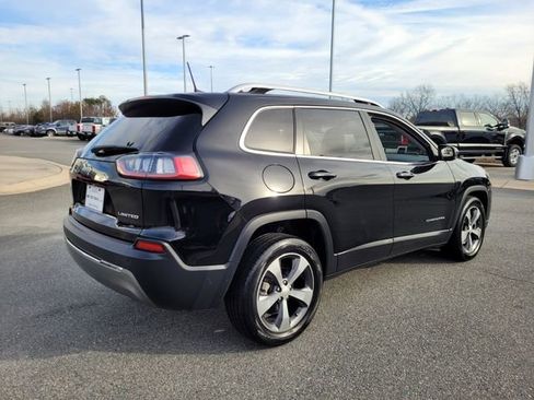 Used 2019 Jeep Cherokee Limited image 11