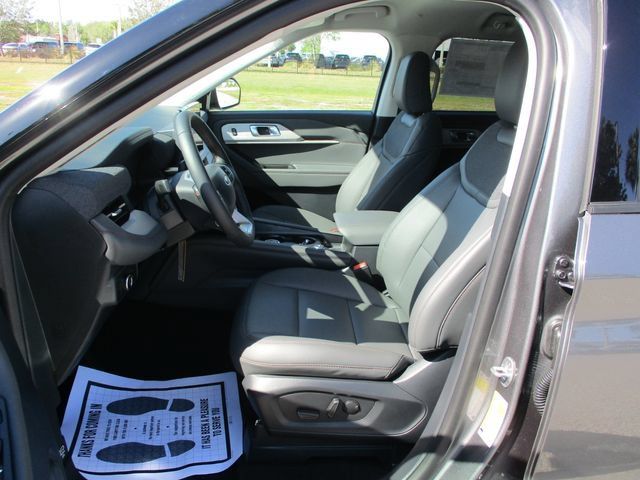 New 2025 Ford Explorer Active w/ Active Comfort Package RWD image 18