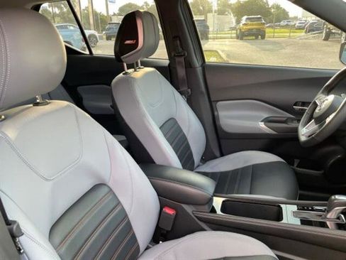 Used 2021 Nissan Kicks SR w/ SR Premium Package image 9