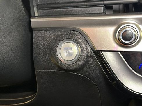 Used 2023 Kia Telluride S AWD/4WD image 32