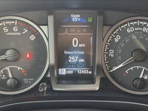 Used 2023 Toyota Tacoma TRD Off-Road image 11