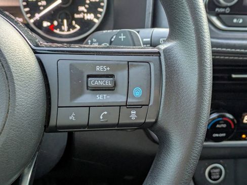 Used 2022 Nissan Rogue SV image 26