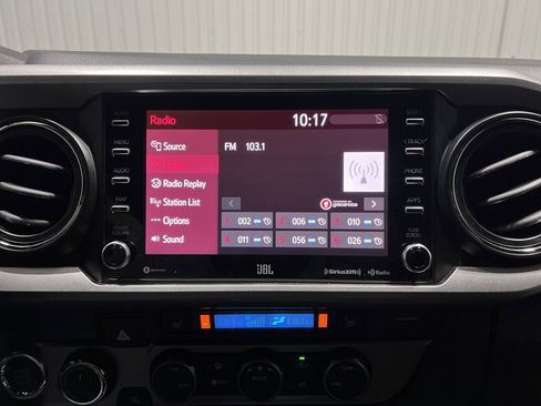 Used 2022 Toyota Tacoma Limited image 11