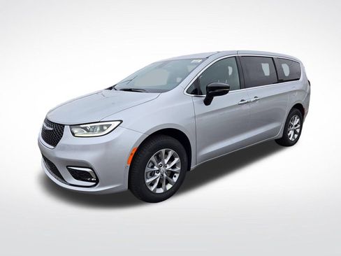New 2026 Chrysler Pacifica Select image 7