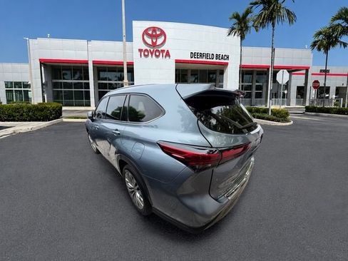Used 2023 Toyota Highlander Platinum FWD image 5