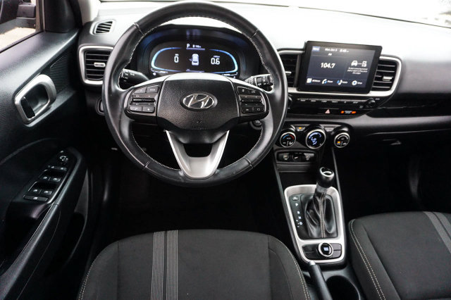 Used 2024 Hyundai Venue SEL FWD image 16