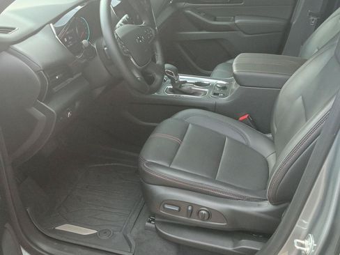 Used 2024 Chevrolet Traverse RS FWD image 9