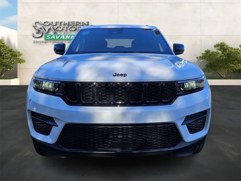 New 2025 Jeep Grand Cherokee Altitude RWD image 8