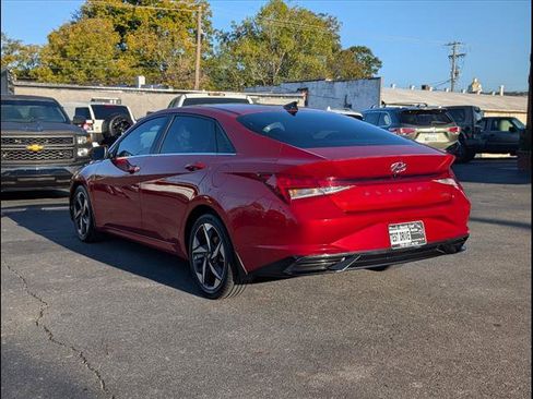 Used 2021 Hyundai Elantra Limited image 3