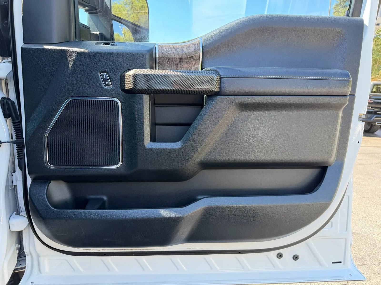 Used 2018 Ford F250 Lariat w/ Lariat Ultimate Package AWD/4WD image 26