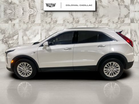 Used 2024 Cadillac XT4 Luxury w/ Cold Weather Package image 2