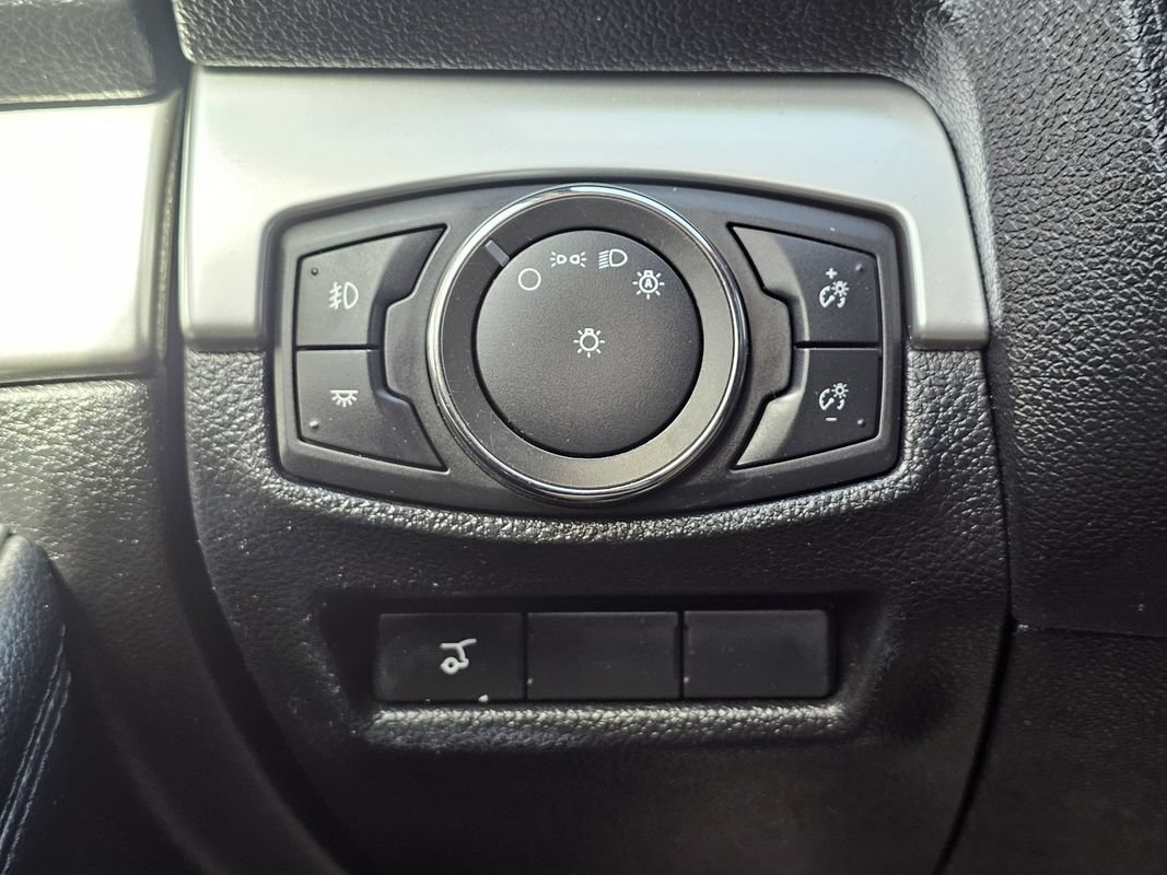 Used 2017 Ford Explorer XLT w/ Equipment Group 202A AWD/4WD image 32