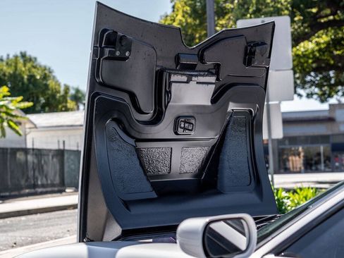 Used 2005 Ford GT RWD image 43