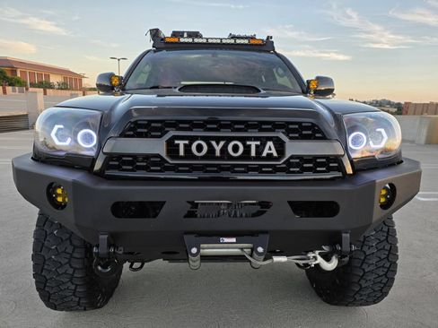 Used 2004 Toyota 4Runner SR5 AWD/4WD image 4