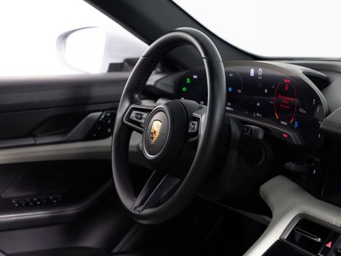 Used 2021 Porsche Taycan 4S w/ Premium Package image 23