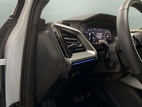 Used 2024 Audi Q4 e-tron Prestige image 34