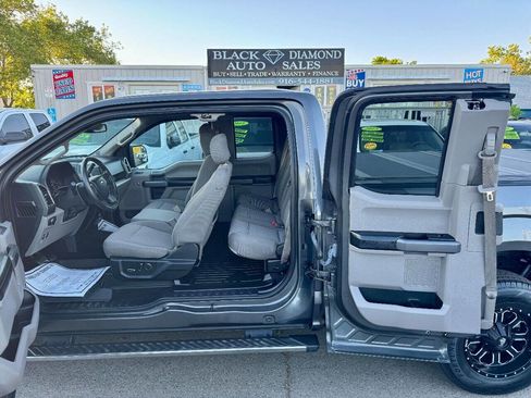 Used 2018 Ford F150 XLT w/ Equipment Group 302A Luxury image 16