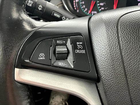 Used 2019 Chevrolet Trax LT w/ LT Convenience Package image 21