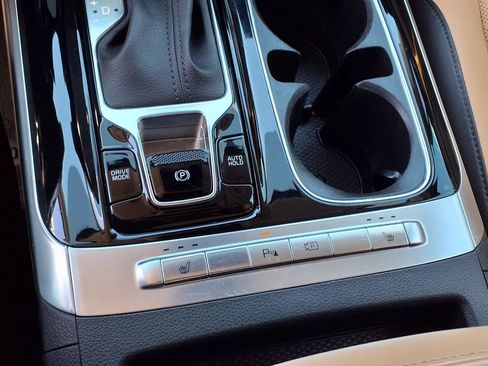 Used 2024 Kia Carnival EX FWD image 29