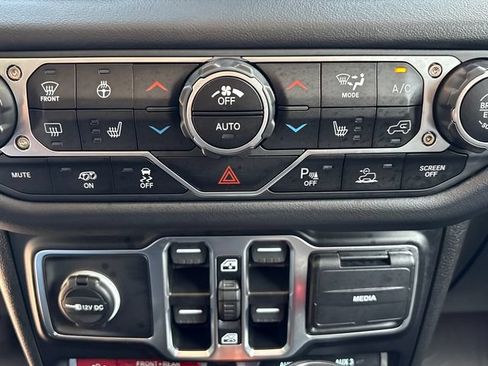 Used 2025 Jeep Wrangler Unlimited Rubicon 392 AWD/4WD image 31