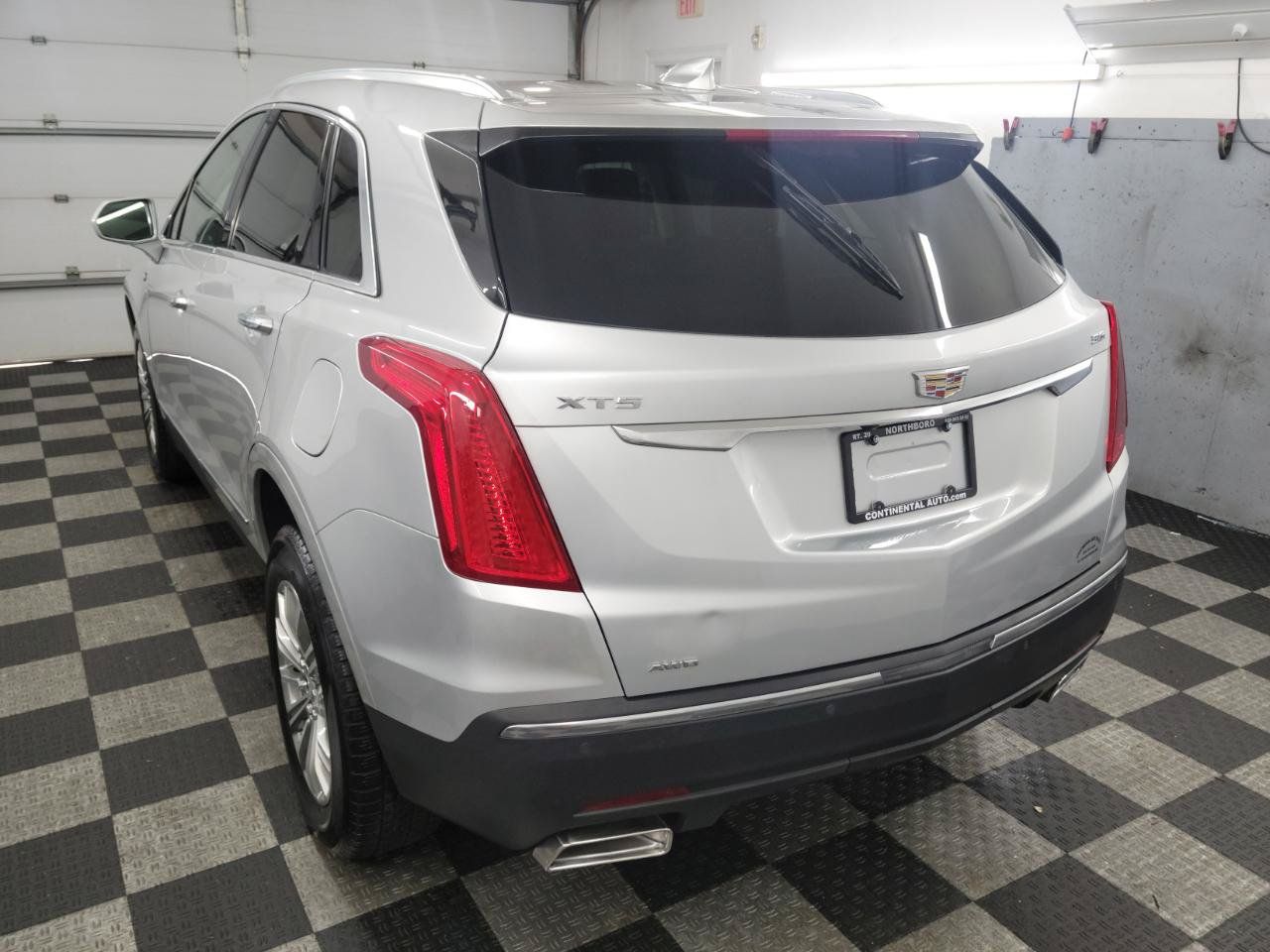 Used 2018 Cadillac XT5 Luxury w/ Driver Awareness Package AWD/4WD image 4