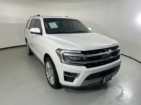 Used 2024 Ford Expedition Limited AWD/4WD image 3