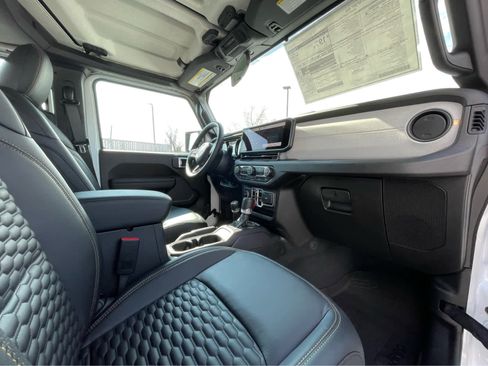 New 2025 Jeep Gladiator Sport image 26