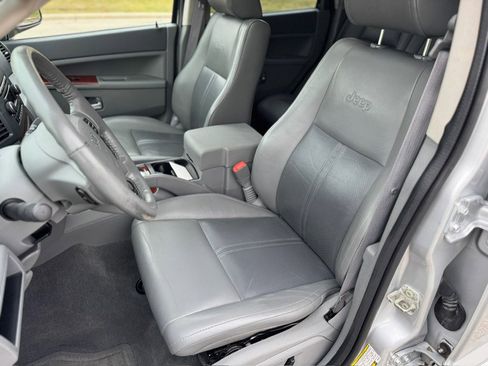 Used 2005 Jeep Grand Cherokee Limited AWD/4WD image 23