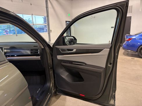 Used 2025 Volkswagen Atlas Peak Edition SE AWD/4WD image 51