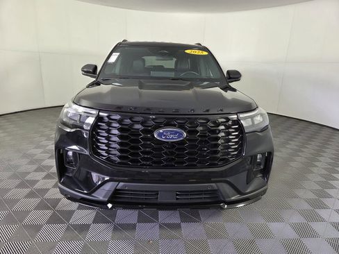 Used 2025 Ford Explorer ST-Line w/ ST-Line Street Pack image 3