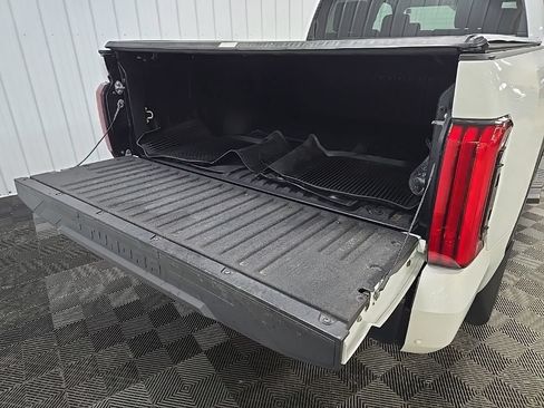 Used 2022 Toyota Tundra SR5 w/ SR5 Convenience Package AWD/4WD image 13