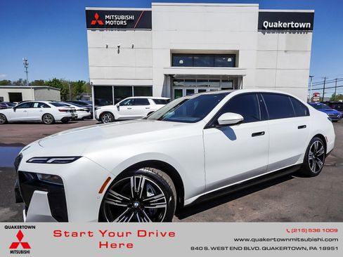 Used 2025 BMW i7 xDrive60 AWD/4WD image 1