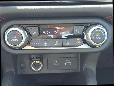 Used 2024 Nissan Versa SR w/ Trunk Package image 11