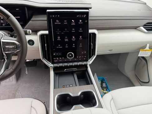 New 2026 GMC Acadia Denali w/ Super Cruise Package AWD/4WD image 19