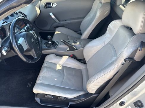 Used 2005 Nissan 350Z Touring image 10