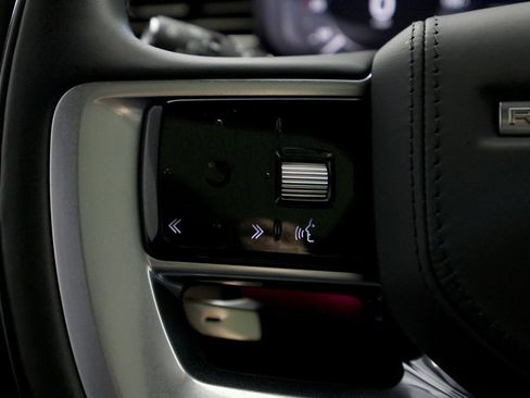 Used 2025 Land Rover Range Rover SE image 20