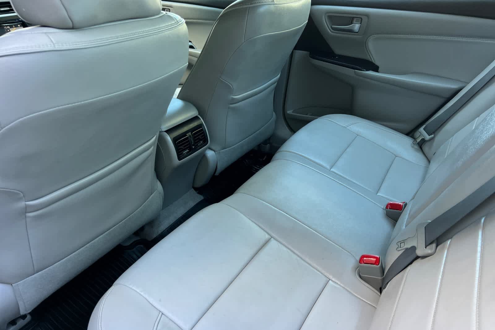 Used 2017 Toyota Camry XLE w/ Moonroof Package FWD image 4