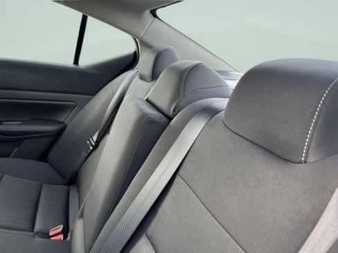 Used 2025 Nissan Altima 2.5 SV image 15