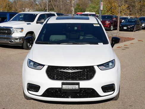 New 2026 Chrysler Pacifica Select image 18