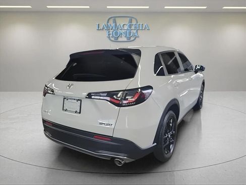 Used 2023 Honda HR-V Sport image 5