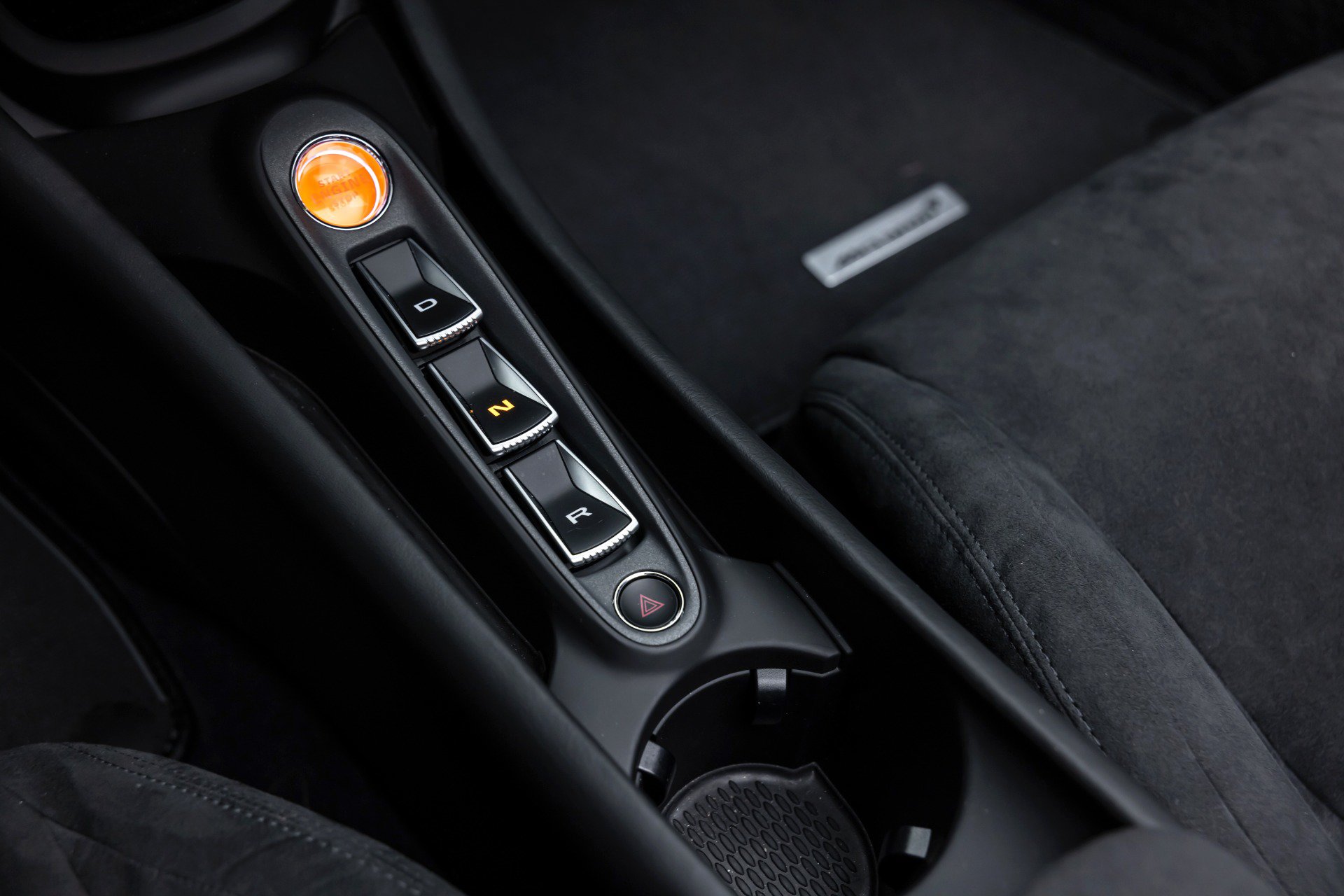 Used 2025 McLaren Artura Spider RWD image 52
