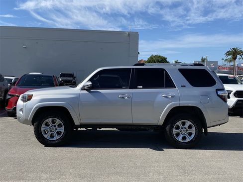 Certified 2022 Toyota 4Runner SR5 Premium w/ Moonroof Package image 2