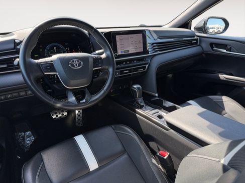 Used 2025 Toyota Camry SE FWD image 15