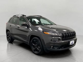 Used 2016 Jeep Cherokee Latitude w/ Comfort/Convenience Group AWD/4WD video 1