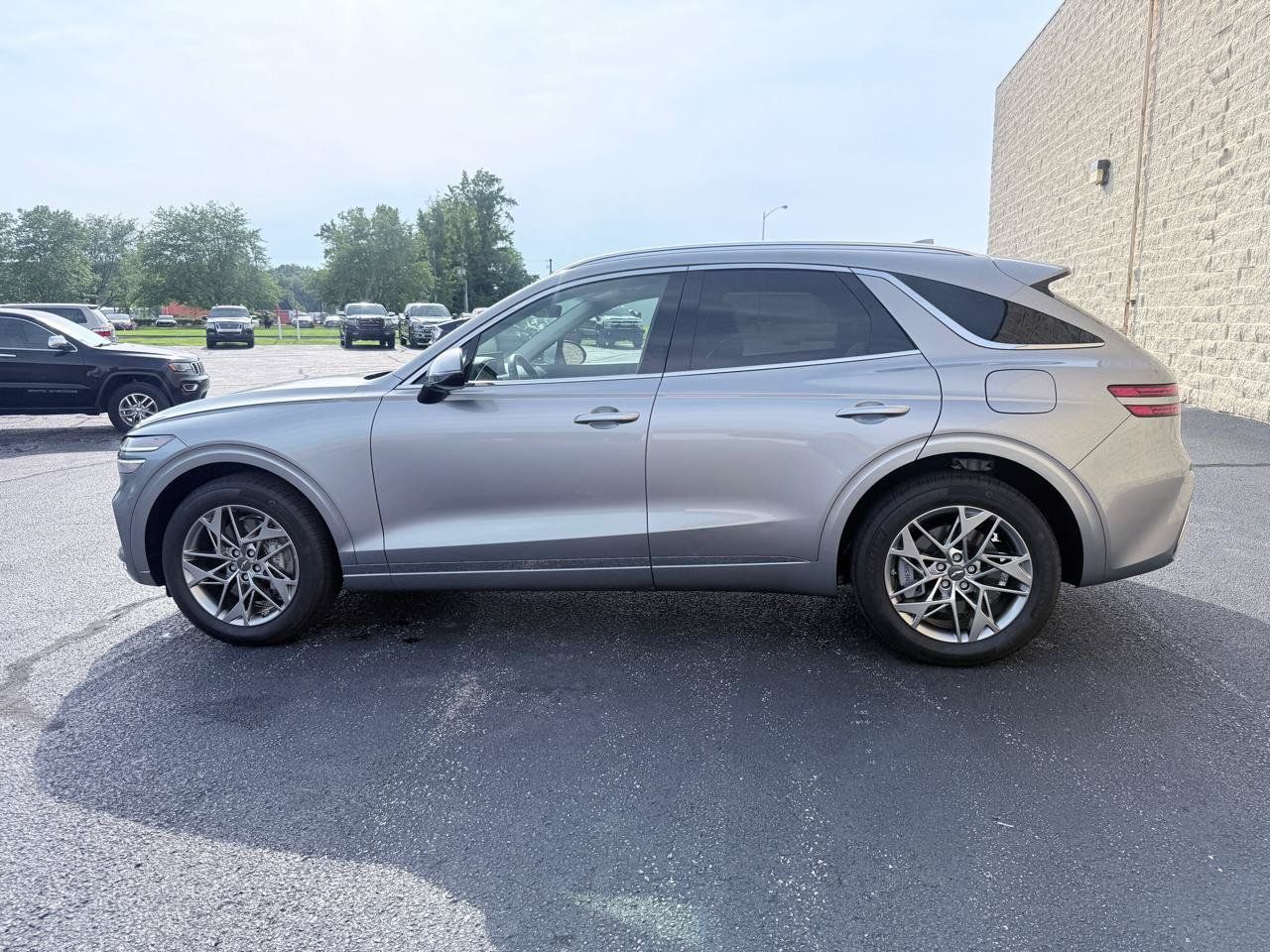 Used 2025 Genesis GV70 2.5T AWD/4WD image 2