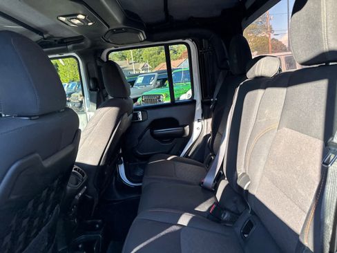 Used 2021 Jeep Gladiator Mojave w/ Trailer Tow Package image 30